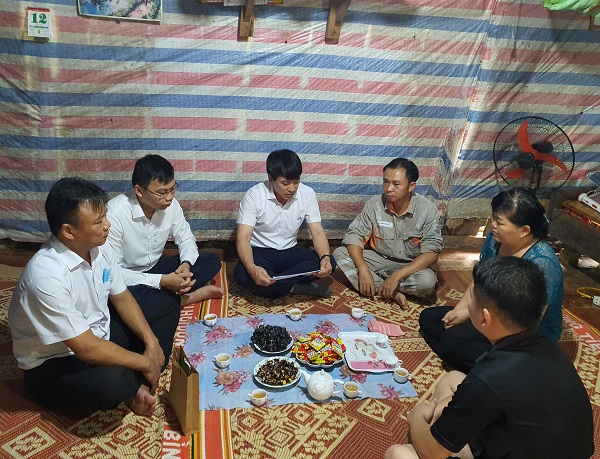 Chủ tịch Công đoàn PC Sơn La thăm hỏi thân nhân gia đình đoàn viên công đoàn
